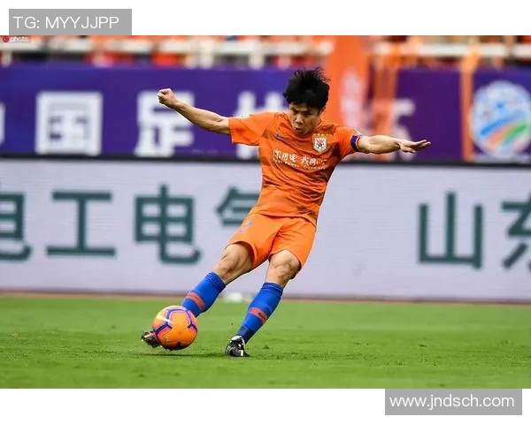 足球明星华丽转身成帅哥引发粉丝热议魅力升级令人惊艳