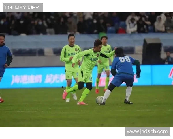 足球明星热身入场精彩瞬间集锦尽显风采与激情 足球明星热身入场精彩瞬间集锦尽显风采与激情